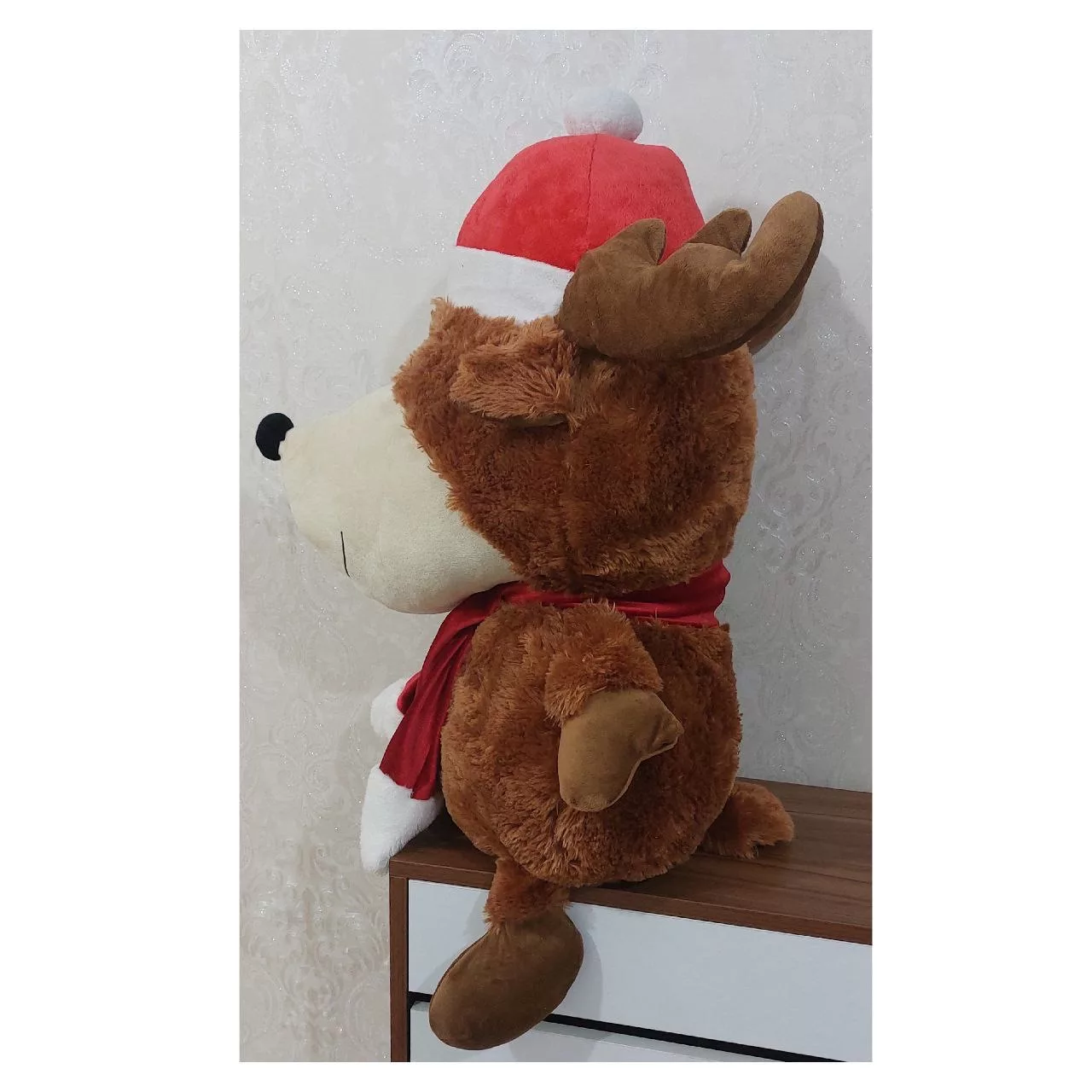 عروسک طرح گوزن مدل Santa Hat کد 871 ارتفاع 81 سانتیمتر