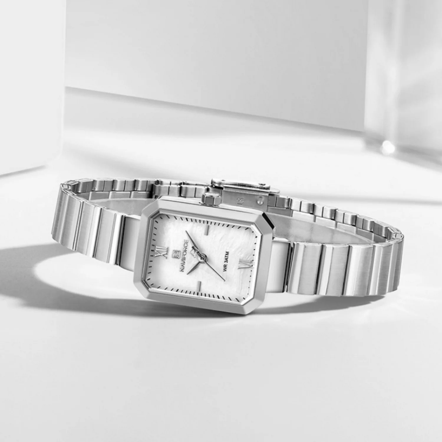 ساعت مچی عقربهای کوارتز زنانه نیوی فورس مدل NF5050SS