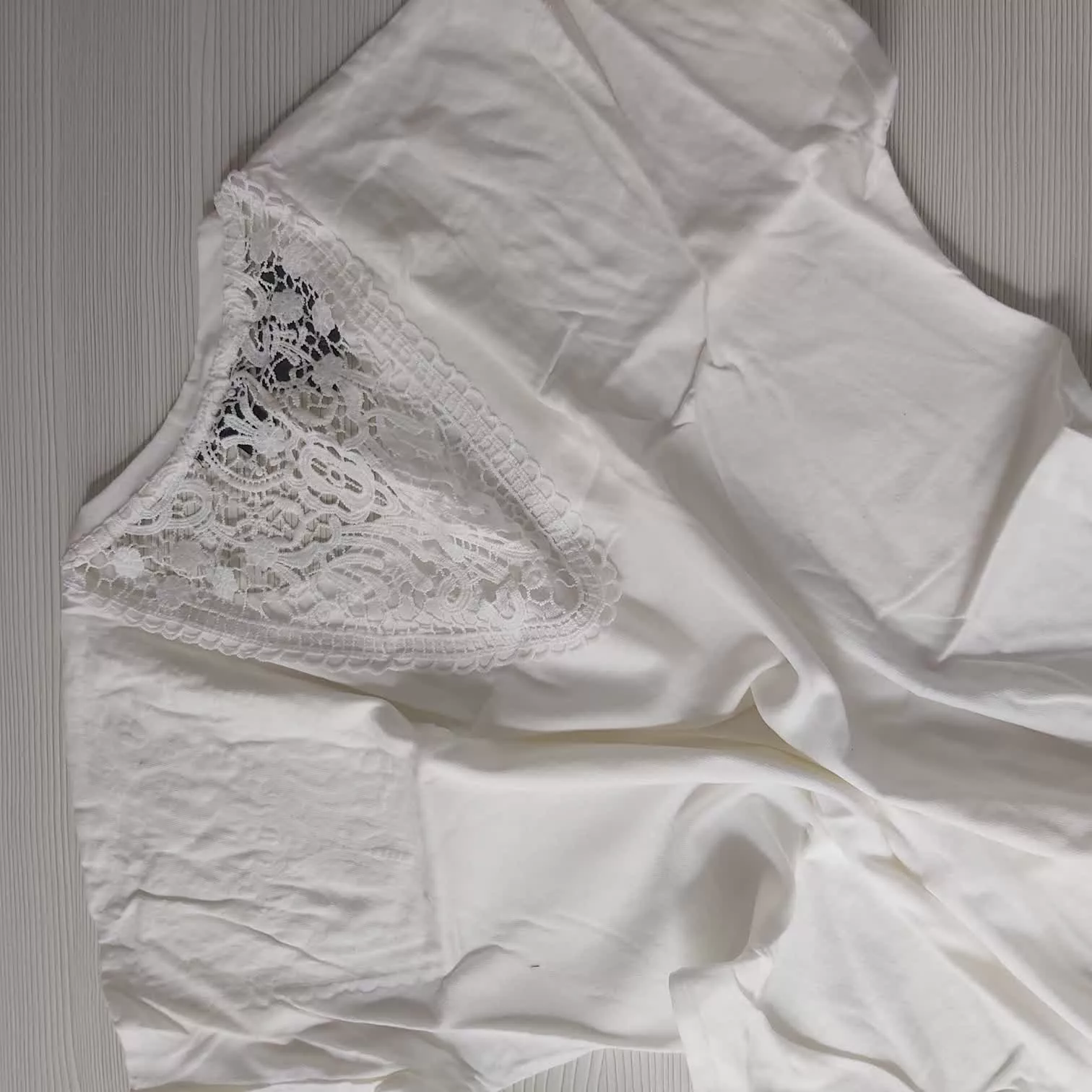 تی شرت آستین کوتاه زنانه اسمارا مدل کتان دانتل