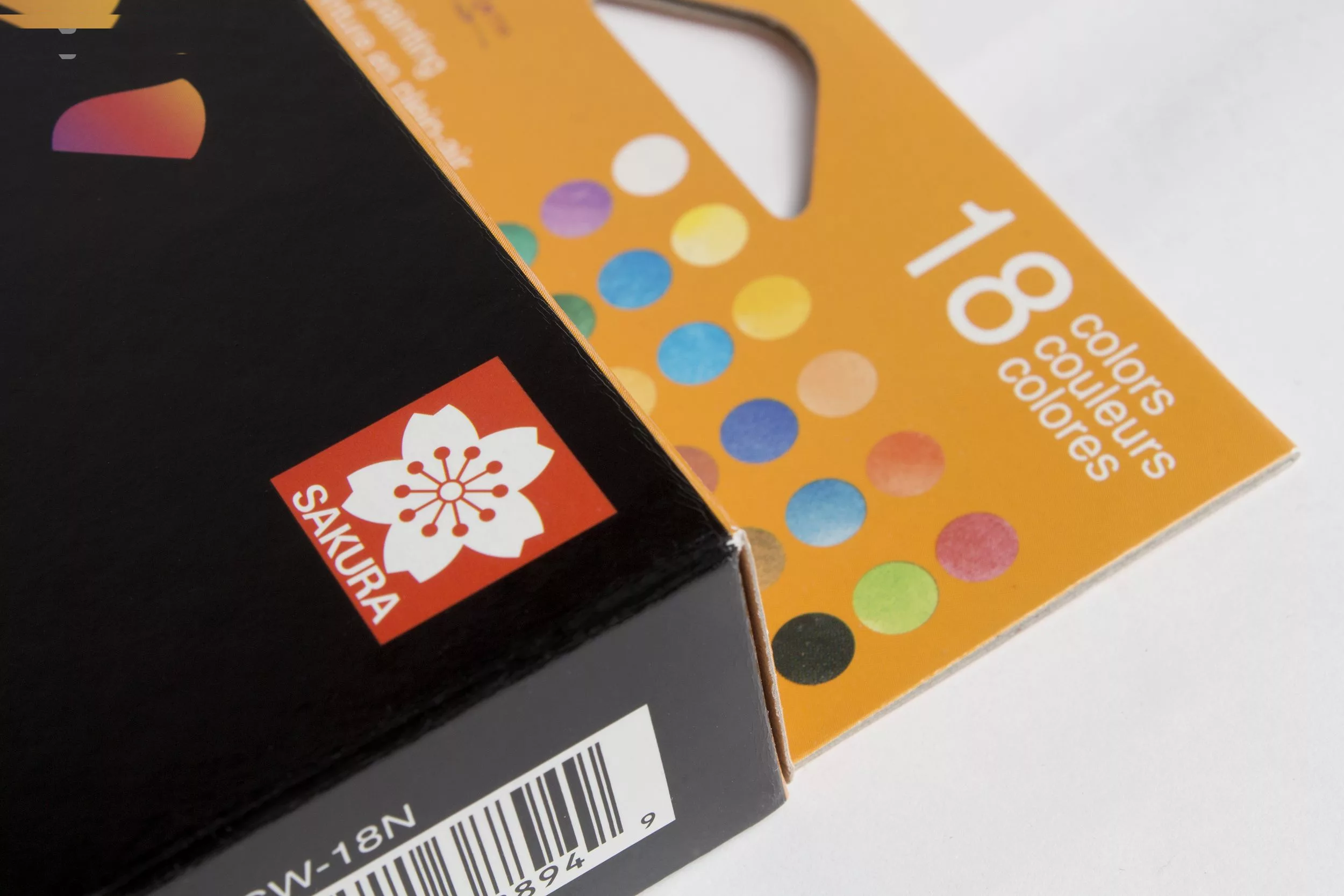 آبرنگ 18 رنگ ساکورا مدل koi-18