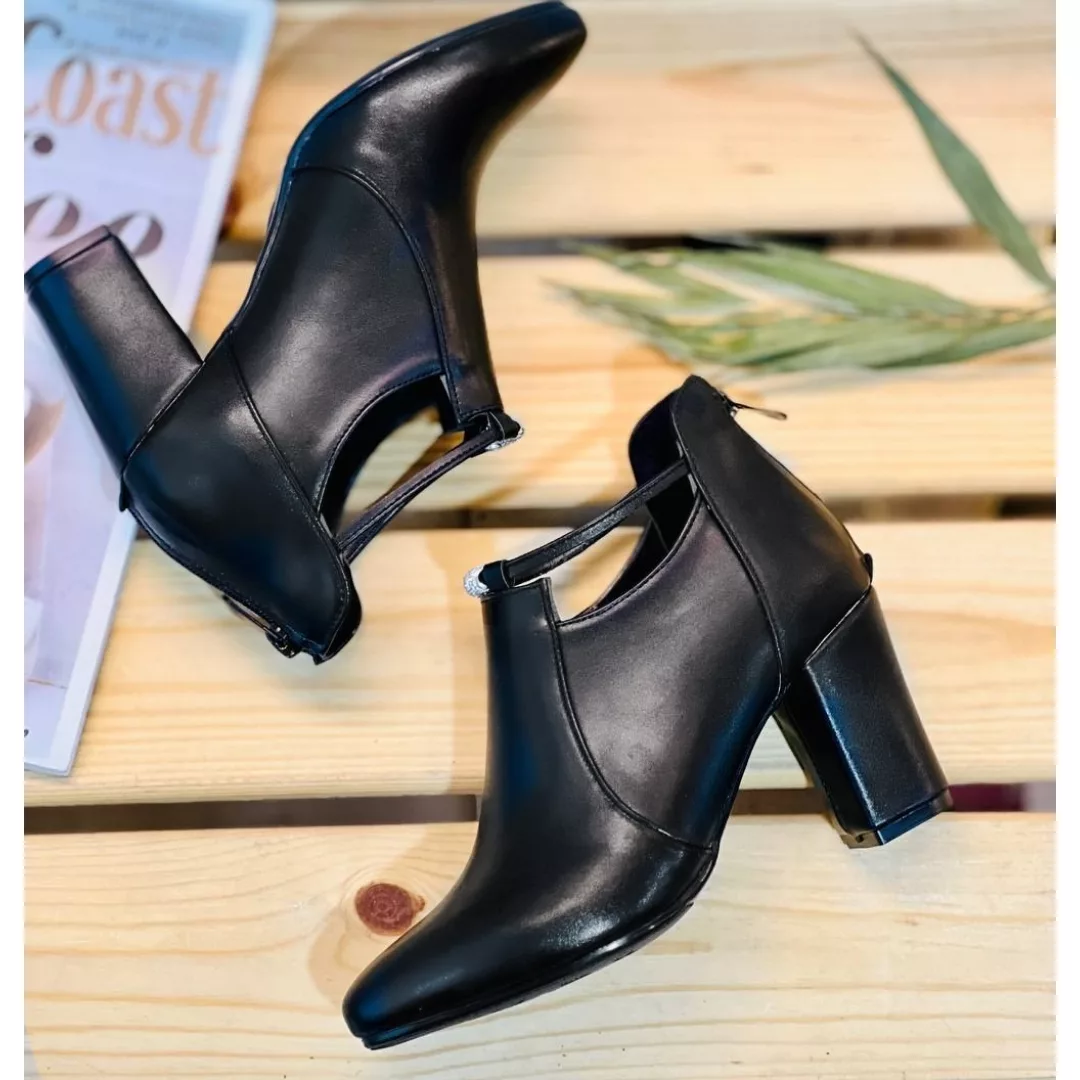 کفش زنانه مدل سه نگین کد sh-ft