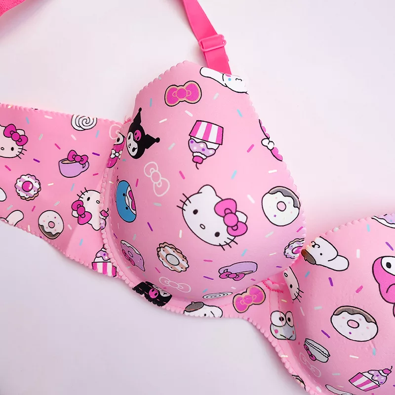 ست شورت و سوتین زنانه مدل اسفنجی لیزری دکلته کاپ B طرح کیتی کد 6301