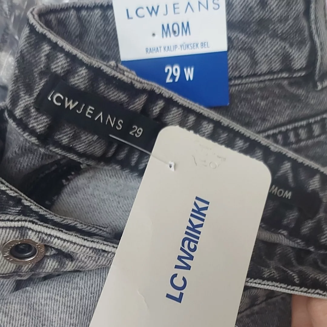 شلوار جین زنانه ال سی وایکیکی مدل اسلیم افکت مام استایل