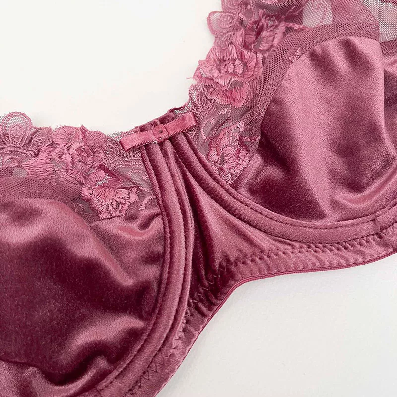 ست شورت و سوتین زنانه نوشه پوش مدل مخمل گیپور کد 81008