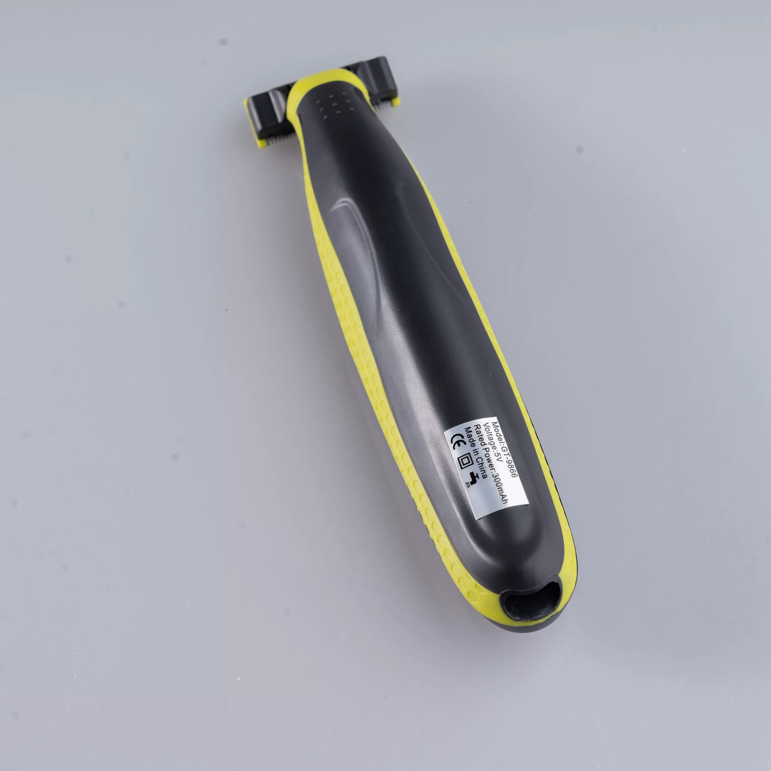 ماشین اصلاح موی صورت شارژی جی دبلیو مدل GW-9866، اصلاح به صورت صفر زن، طراحی ارگونومیک، منبع انرژی با باتری، تکنولوژی اصلاح به صورت تریمر، اندازه اصلاح 0.1 میلیمتر، مدت زمان شارژ 480 دقیقه، دارای بدنه ضد لغزش، به همراه برس تمیزکننده و کابل شارژ USB
