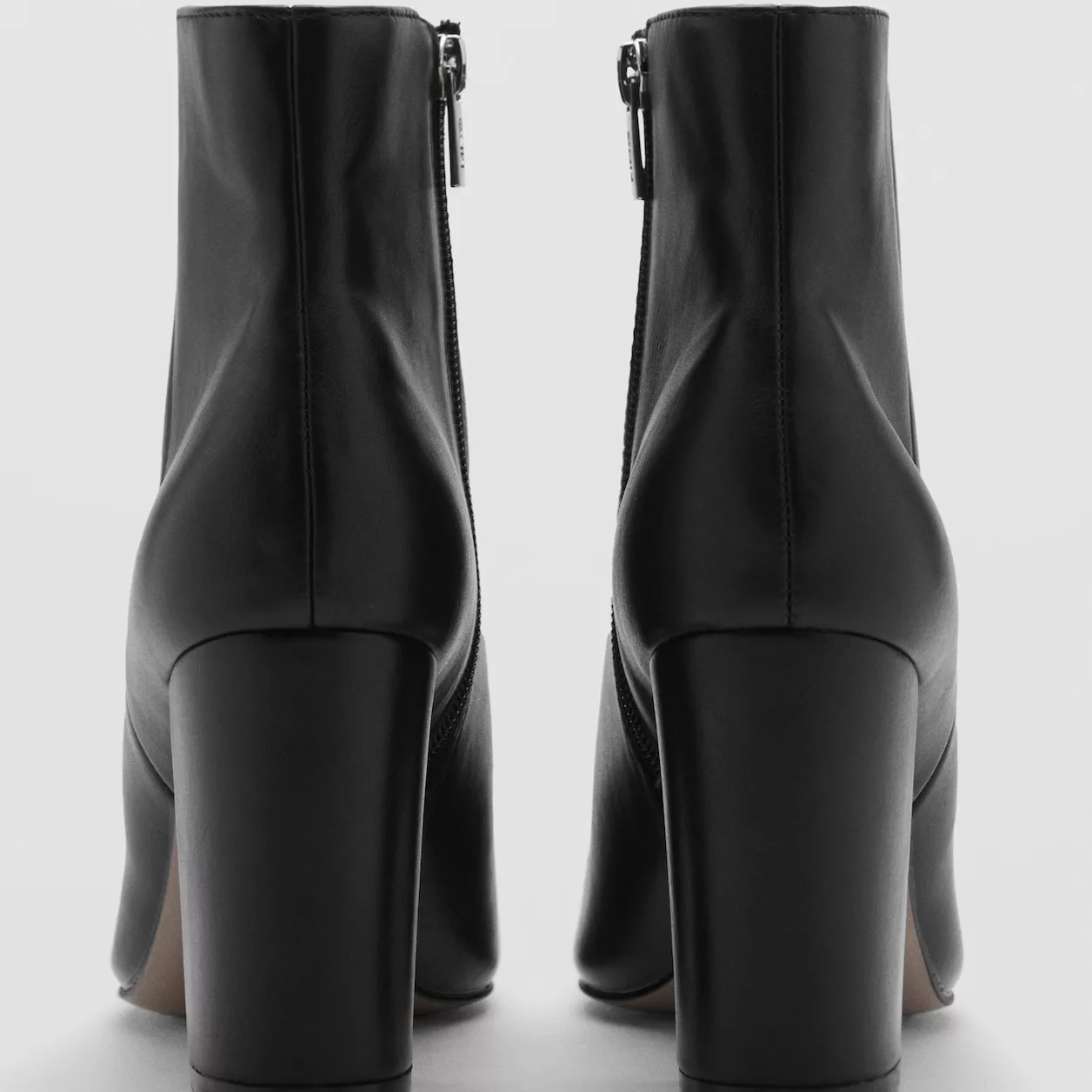 نیم بوت زنانه مانگو مدل POINTED TOE ANKLE BOOTS 2025