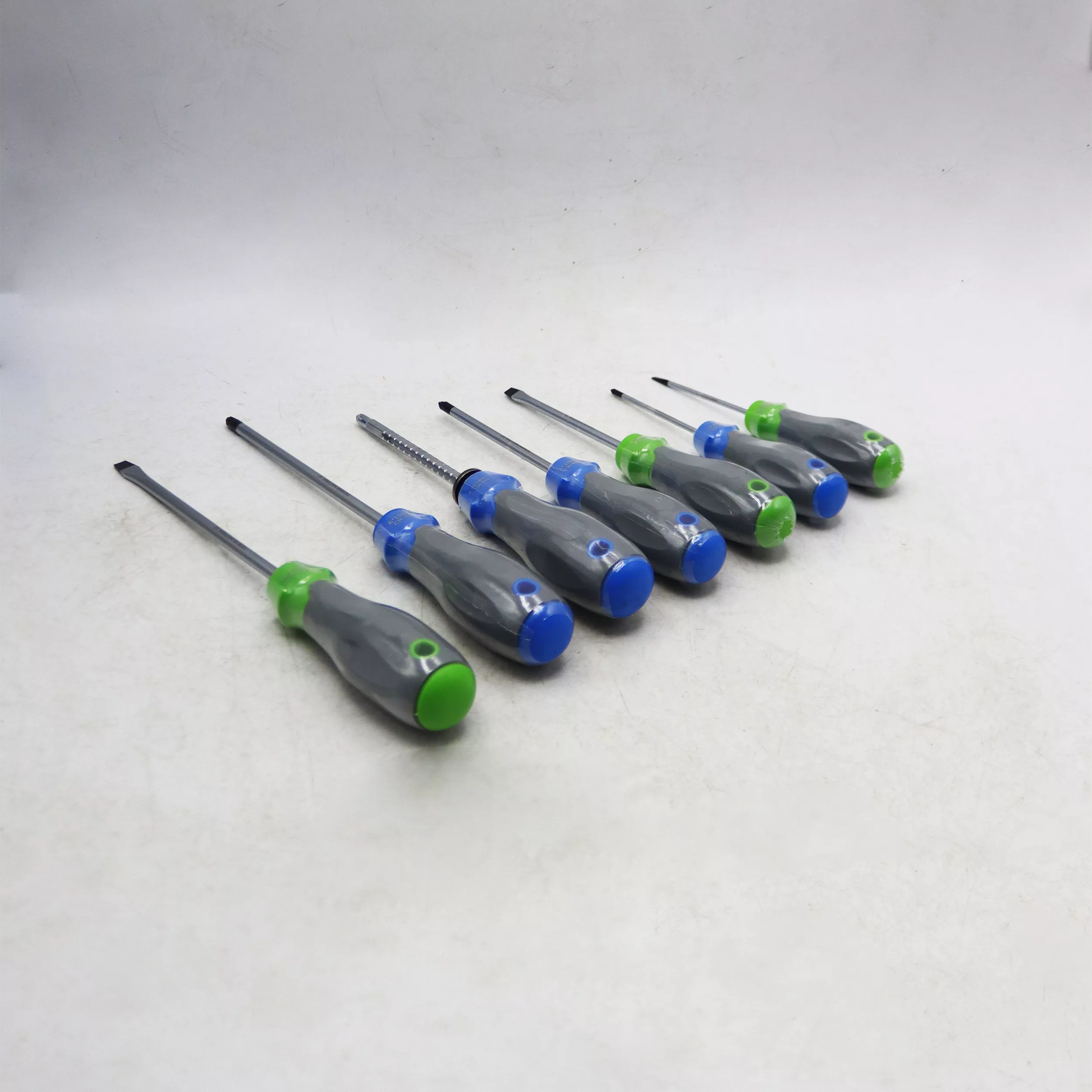 پیچ گوشتی چهارسو و دو سو کراسمن مدل YP-CR-130S2 مجموعه 7 عددی