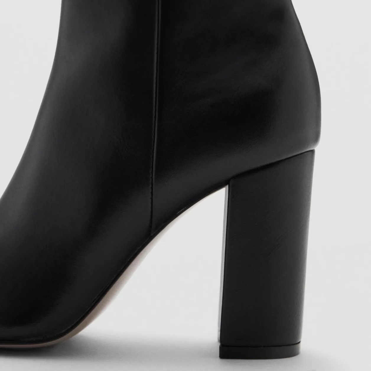 نیم بوت زنانه مانگو مدل POINTED TOE ANKLE BOOTS 2025