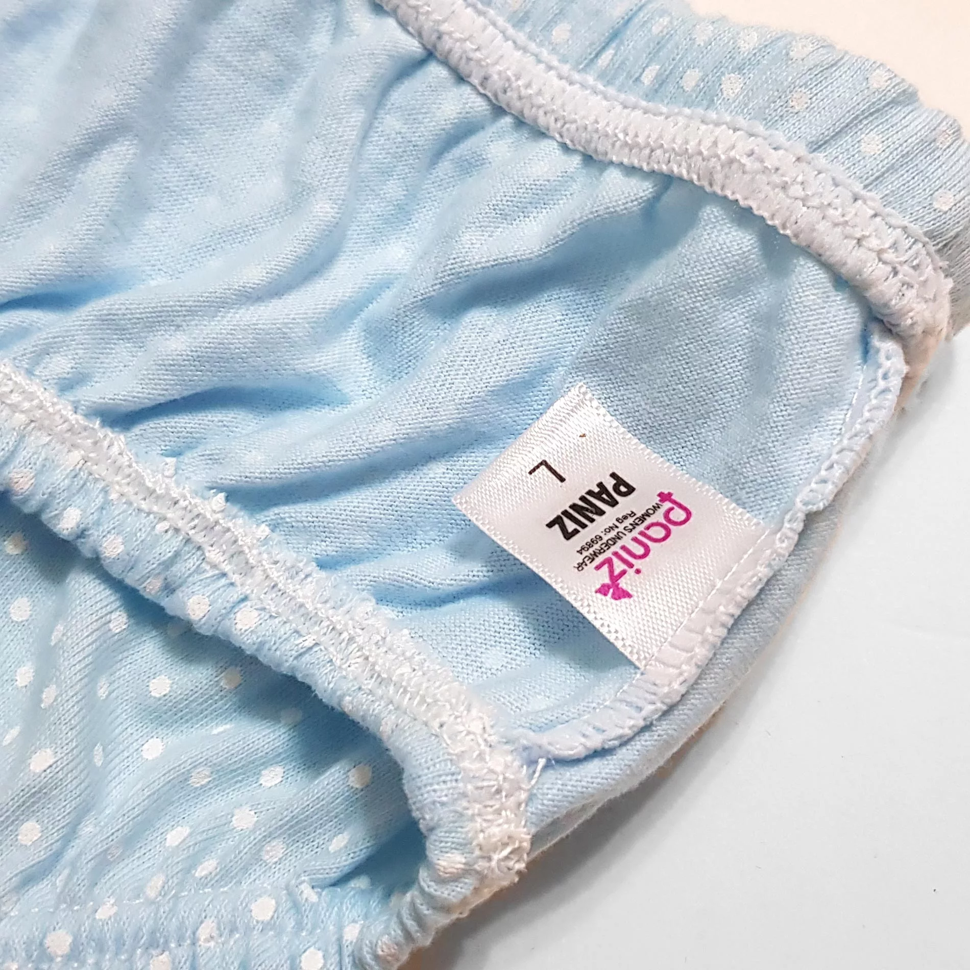 شورت زنانه پانیذ مدل خالخالی پنبه ای کد 4694 بسته 6 عددی