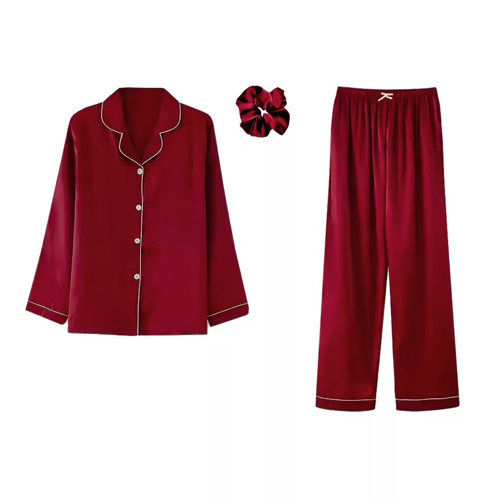 لباس خواب زنانه مدل ساتن ابریشم کد 66904 به همراه کش مو رنگ آلبالویی