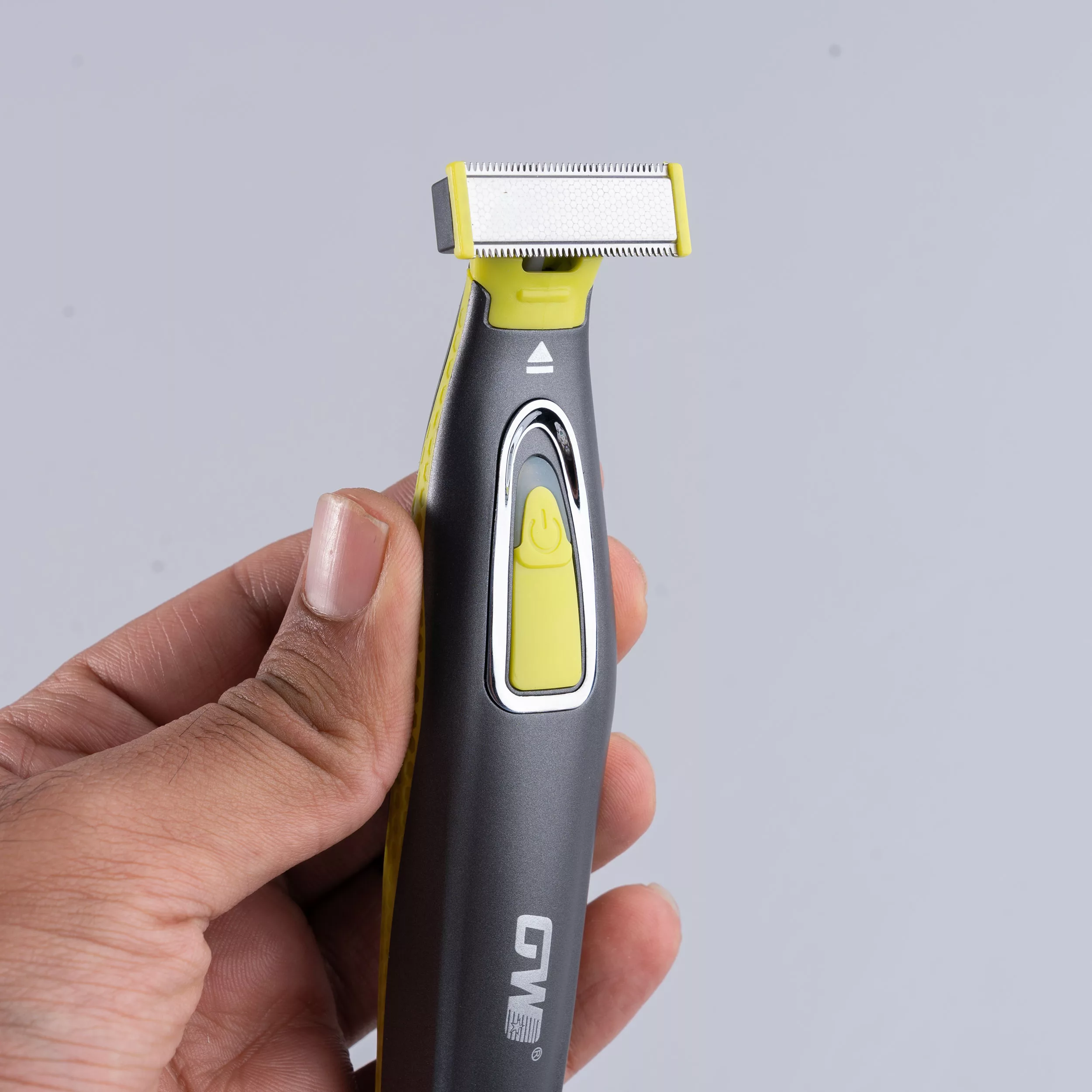 ماشین اصلاح موی صورت شارژی جی دبلیو مدل GW-9866، اصلاح به صورت صفر زن، طراحی ارگونومیک، منبع انرژی با باتری، تکنولوژی اصلاح به صورت تریمر، اندازه اصلاح 0.1 میلیمتر، مدت زمان شارژ 480 دقیقه، دارای بدنه ضد لغزش، به همراه برس تمیزکننده و کابل شارژ USB