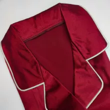 لباس خواب زنانه مدل ساتن ابریشم کد 66904 به همراه کش مو رنگ آلبالویی