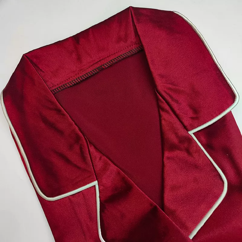 لباس خواب زنانه مدل ساتن ابریشم کد 66904 به همراه کش مو رنگ آلبالویی