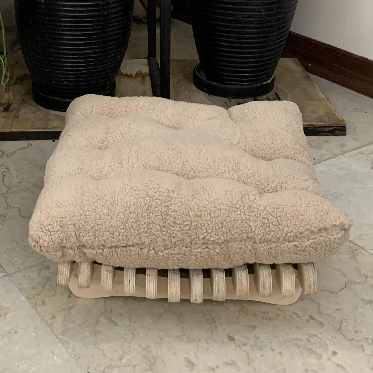 جای خواب سگ و گربه مدل combed به همراه تشک