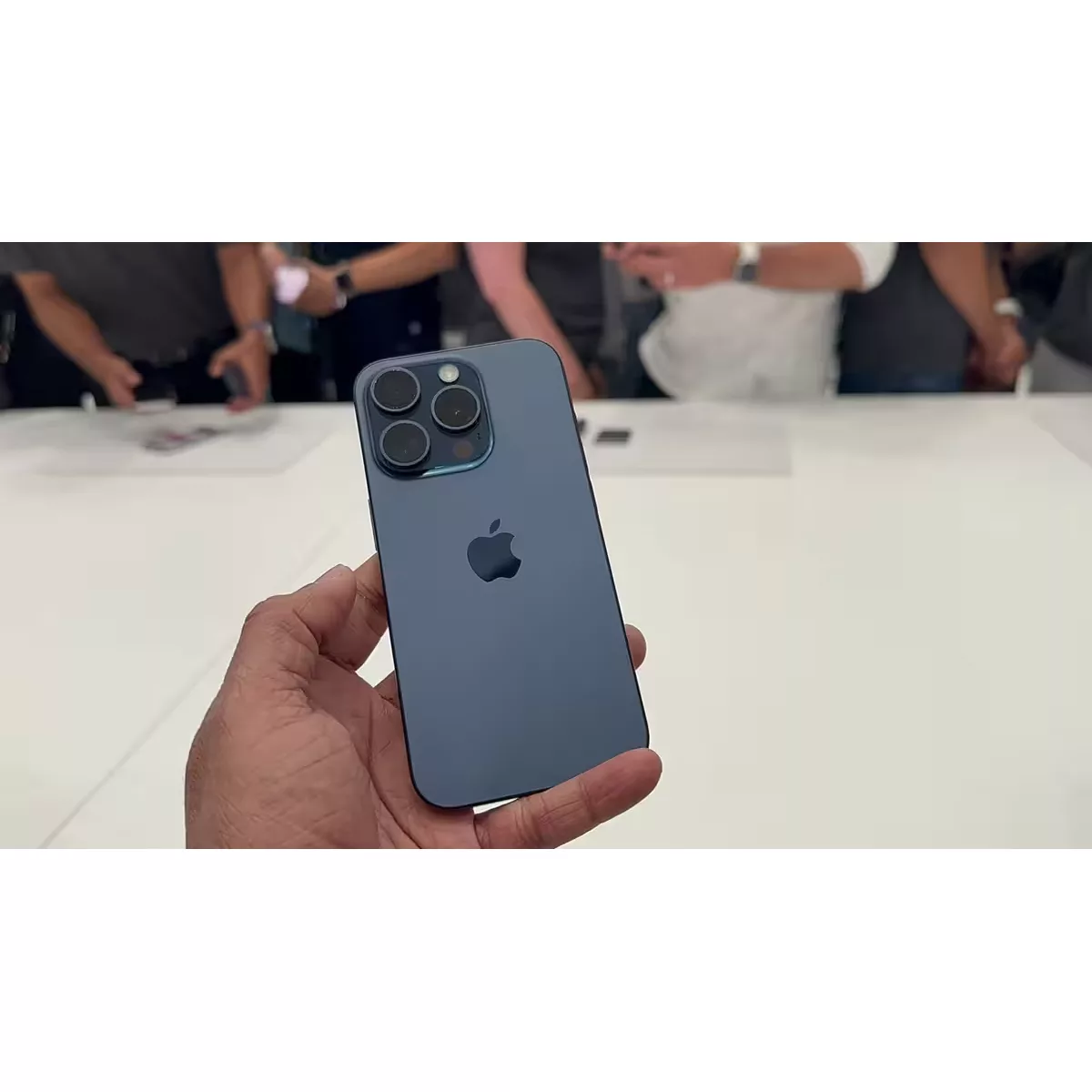 گوشی موبایل اپل مدل iPhone 15 Pro Max ZAA دو سیم کارت ظرفیت 256 گیگابایت و رم 8 گیگابایت