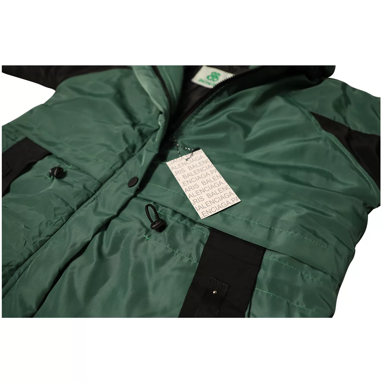 کاپشن زنانه بالنسیاگا، از جنس الیاف مصنوعی با طرح ساده و تنخوری معمولی، مدل مموری ترکیبی کد 34