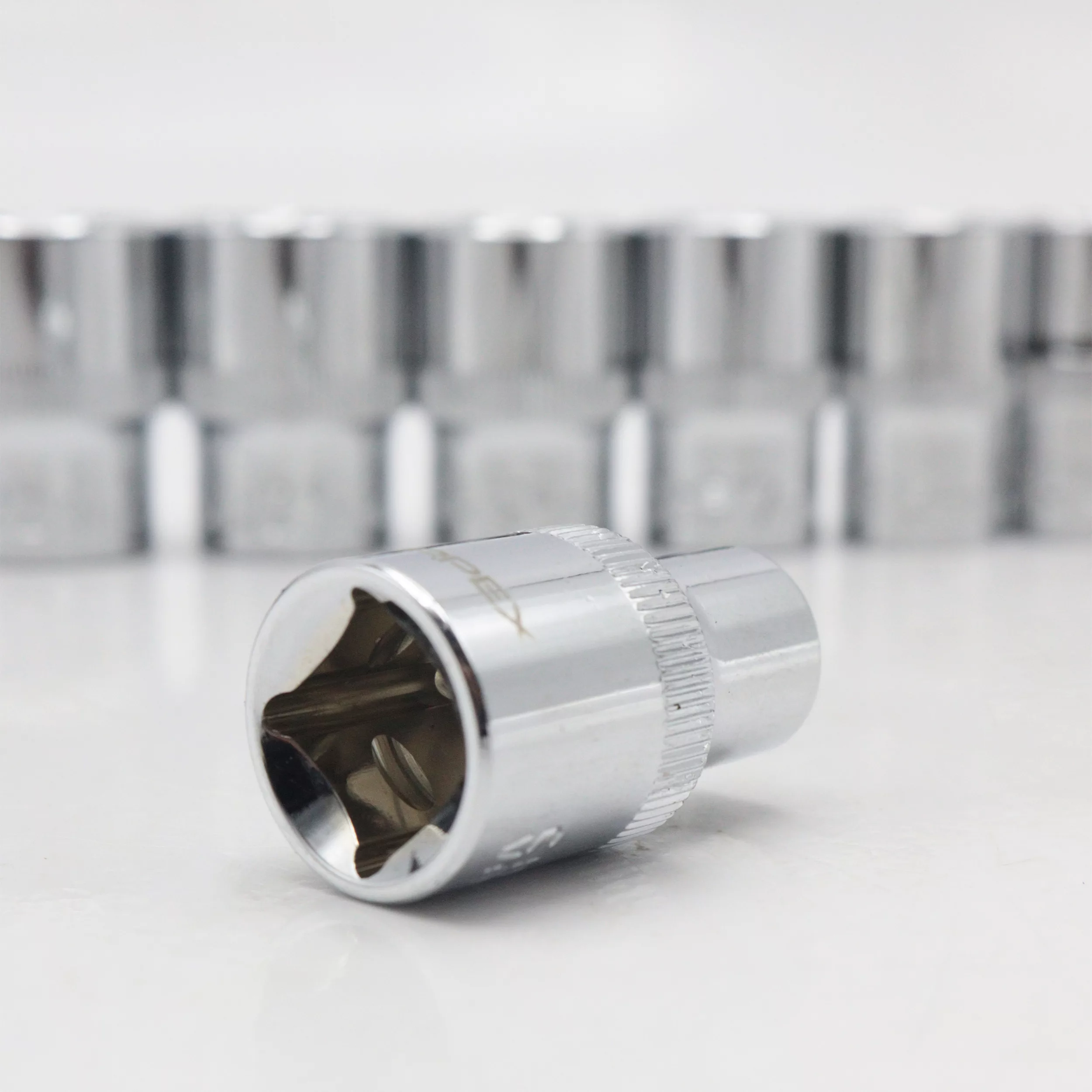 آچار بکس اپکس مدل YP-1/2-1/4-APX-1582 مجموعه 82 عددی