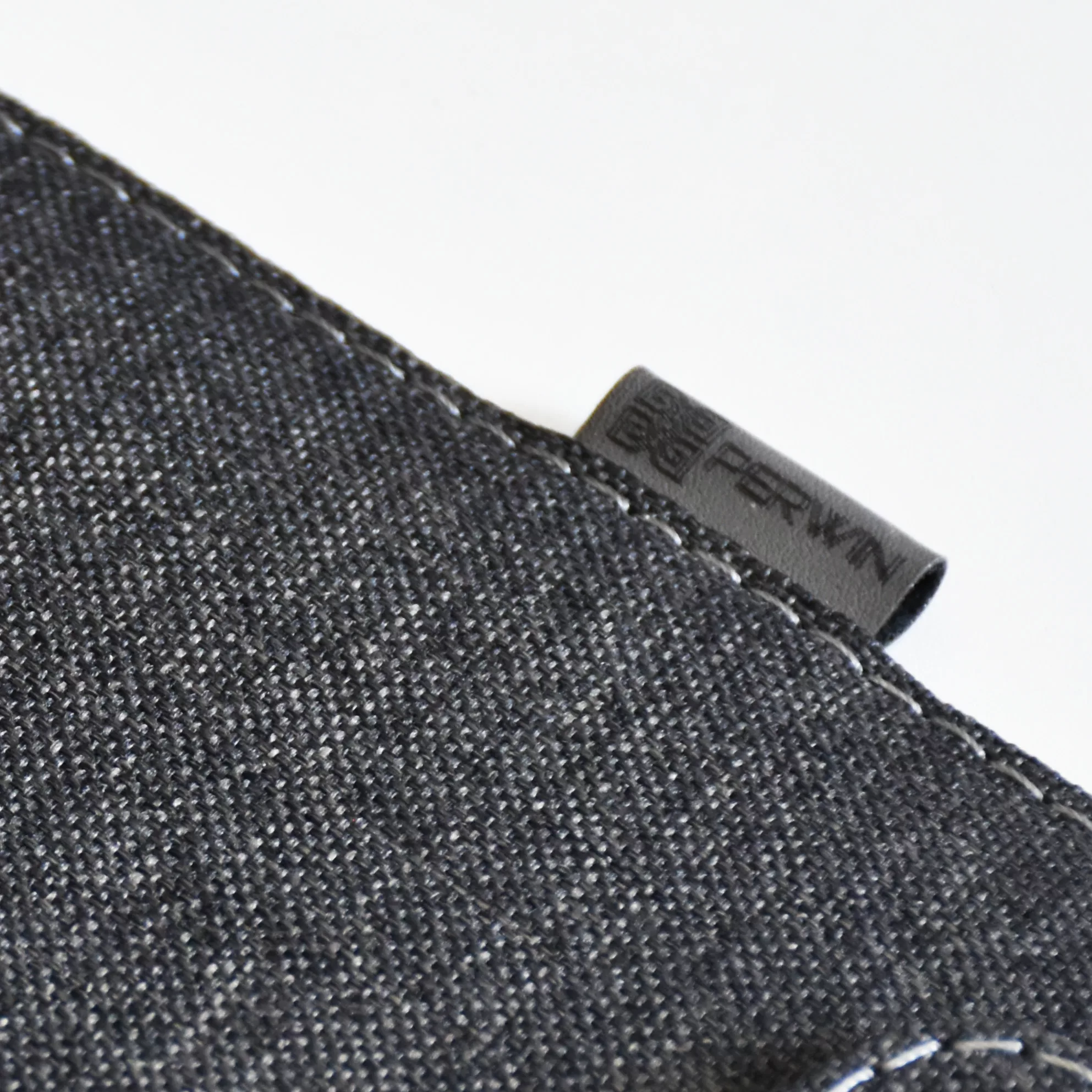 کیف لپ تاپ پِروین مدل LC-31 مناسب برای مایکروسافت surface Studio 2 به همراه کیف لوازم جانبی