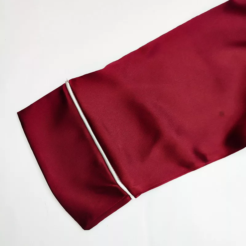 لباس خواب زنانه مدل ساتن ابریشم کد 66904 به همراه کش مو رنگ آلبالویی