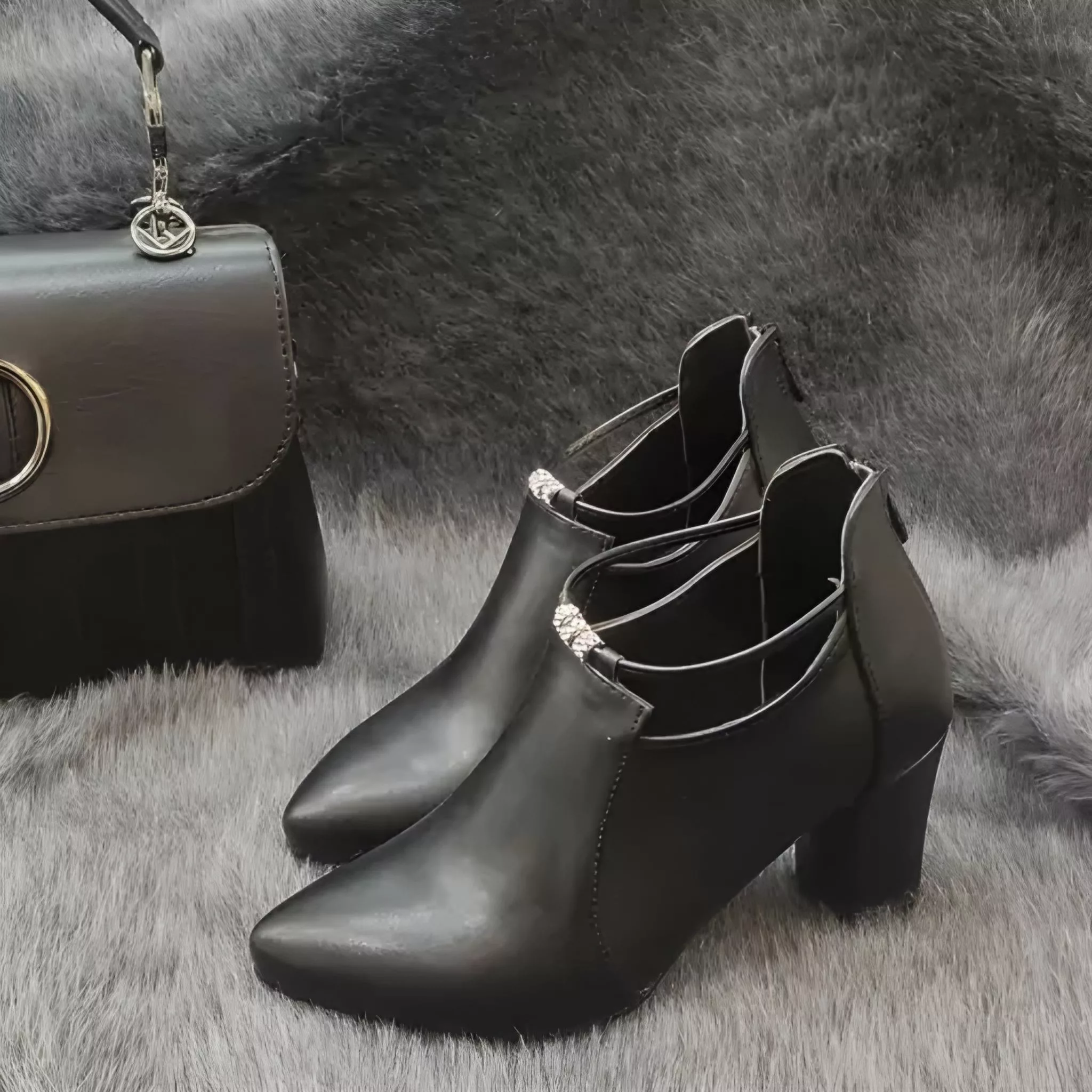 کفش زنانه مدل سه نگین کد sh-ft