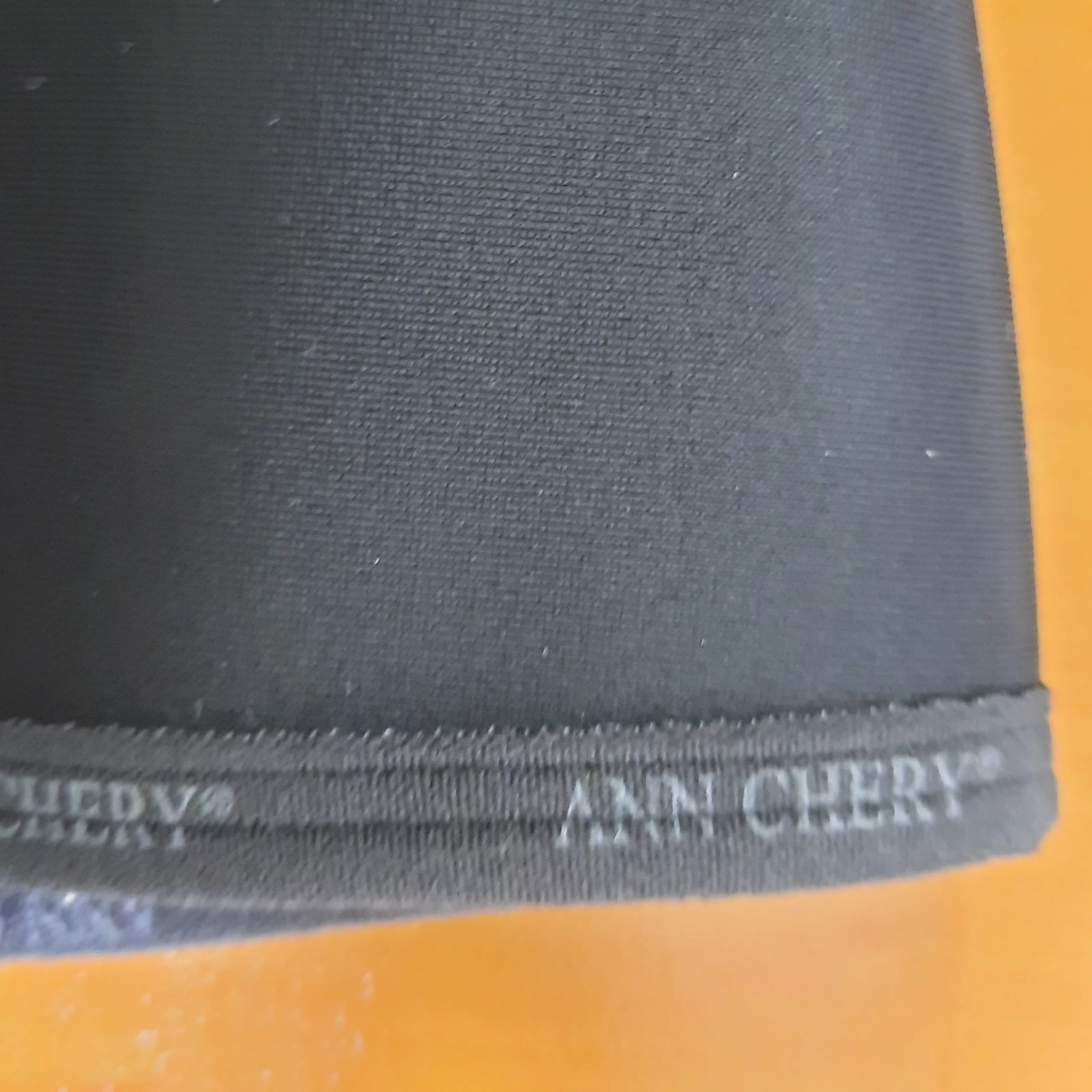 گن زنانه آن چری مدل ساعت شنی شکمی 9966