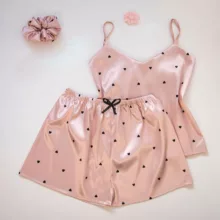 لباس خواب زنانه مدل ساتن ابریشم طرح قلب کد 66503 به همراه کش مو