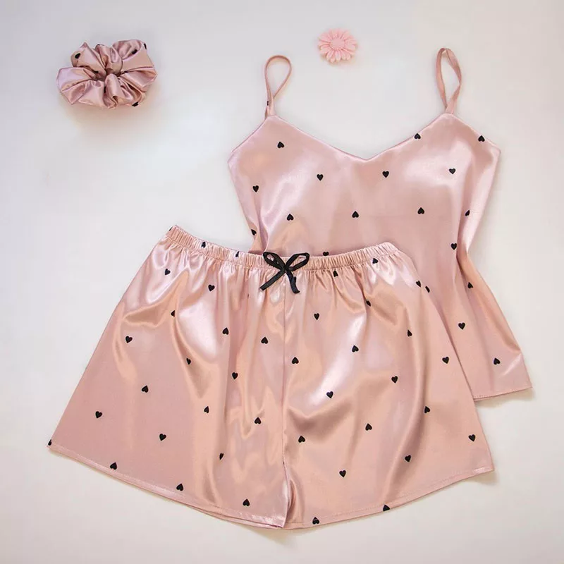 لباس خواب زنانه مدل ساتن ابریشم طرح قلب کد 66503 به همراه کش مو