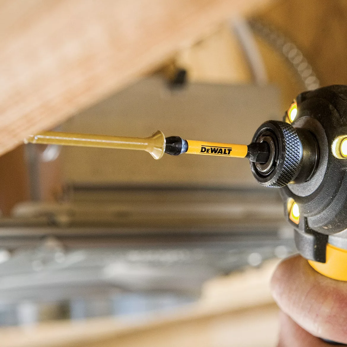 رابط سری پیچ گوشتی دیوالت مدل DWA2NGFT40IR مجموعه 40 عددی