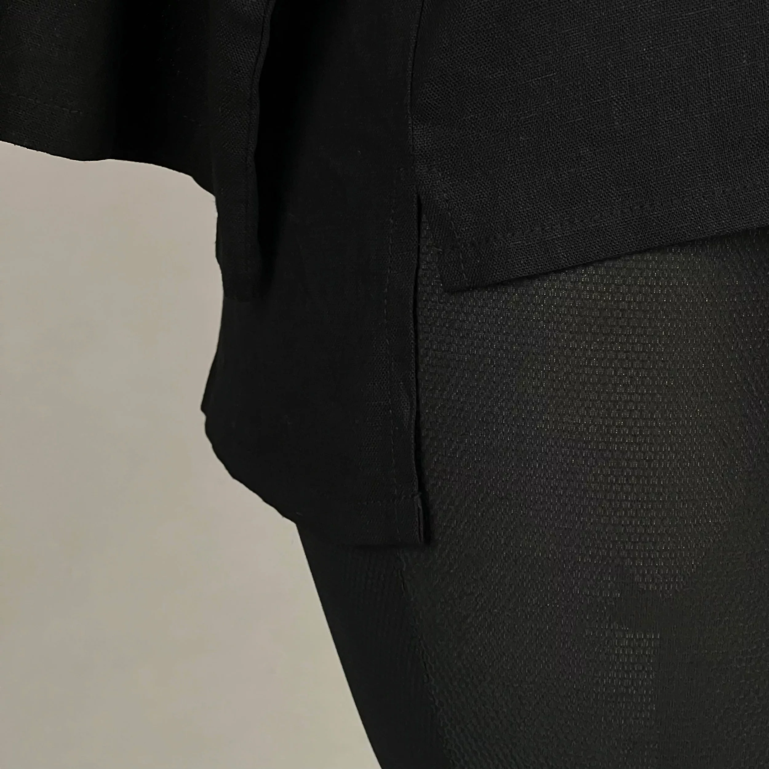 شومیز آستین بلند یقه برگردان زنانه مدل کلوش لینن کد AK1325 رنگ مشکی