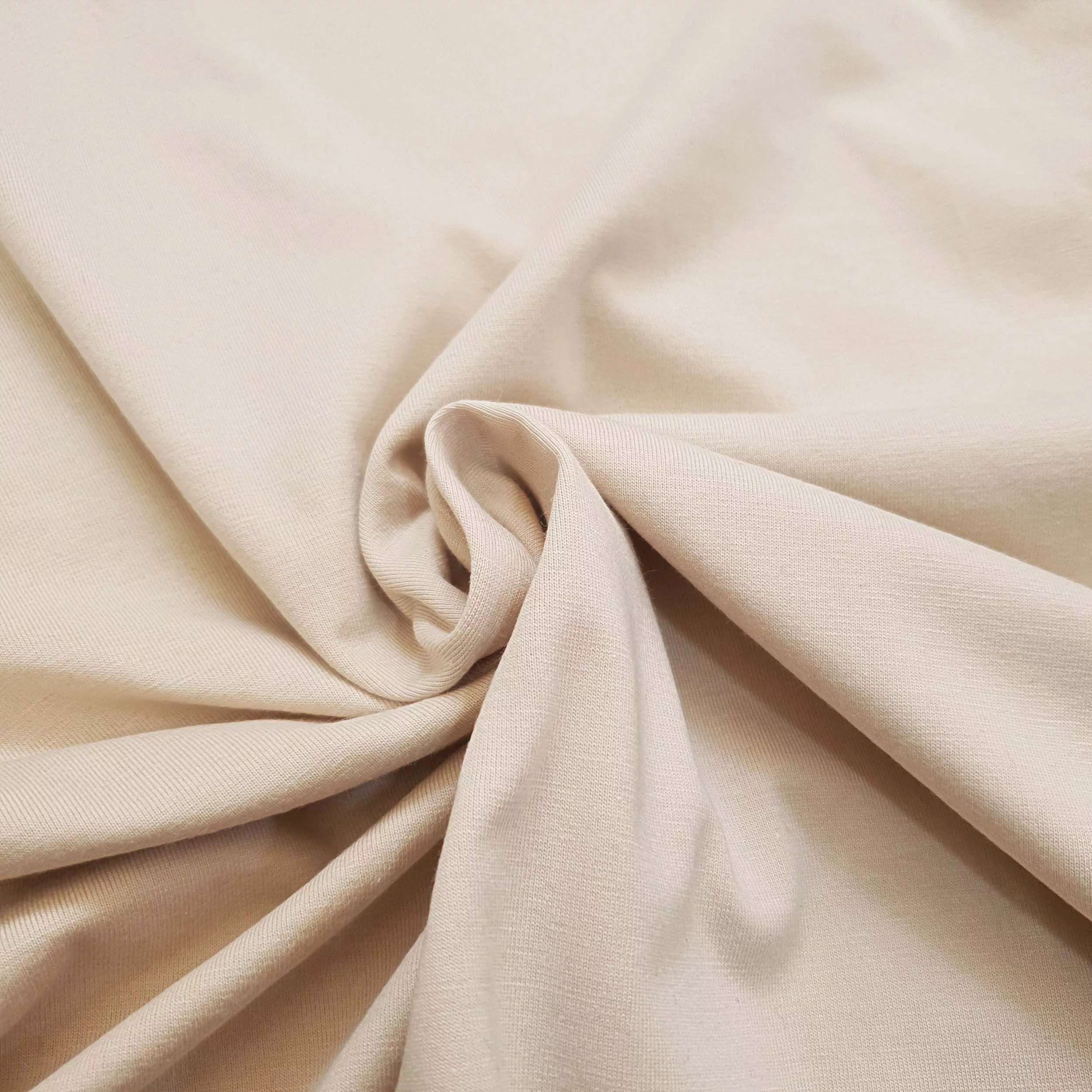 تی شرت کلاه دار زنانه مدل 14040225 رنگ کرم