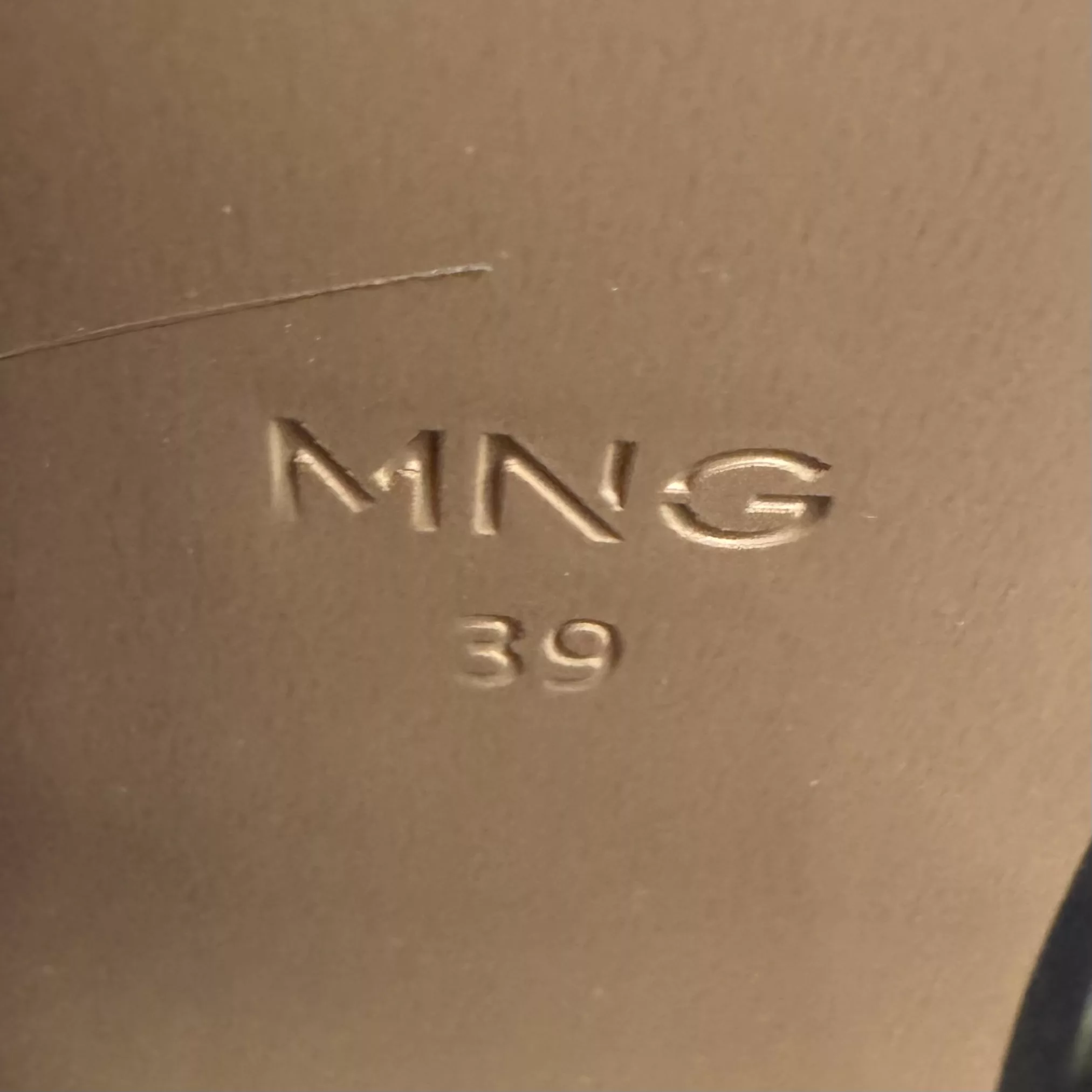 نیم بوت زنانه مانگو مدل POINTED TOE ANKLE BOOTS 2025