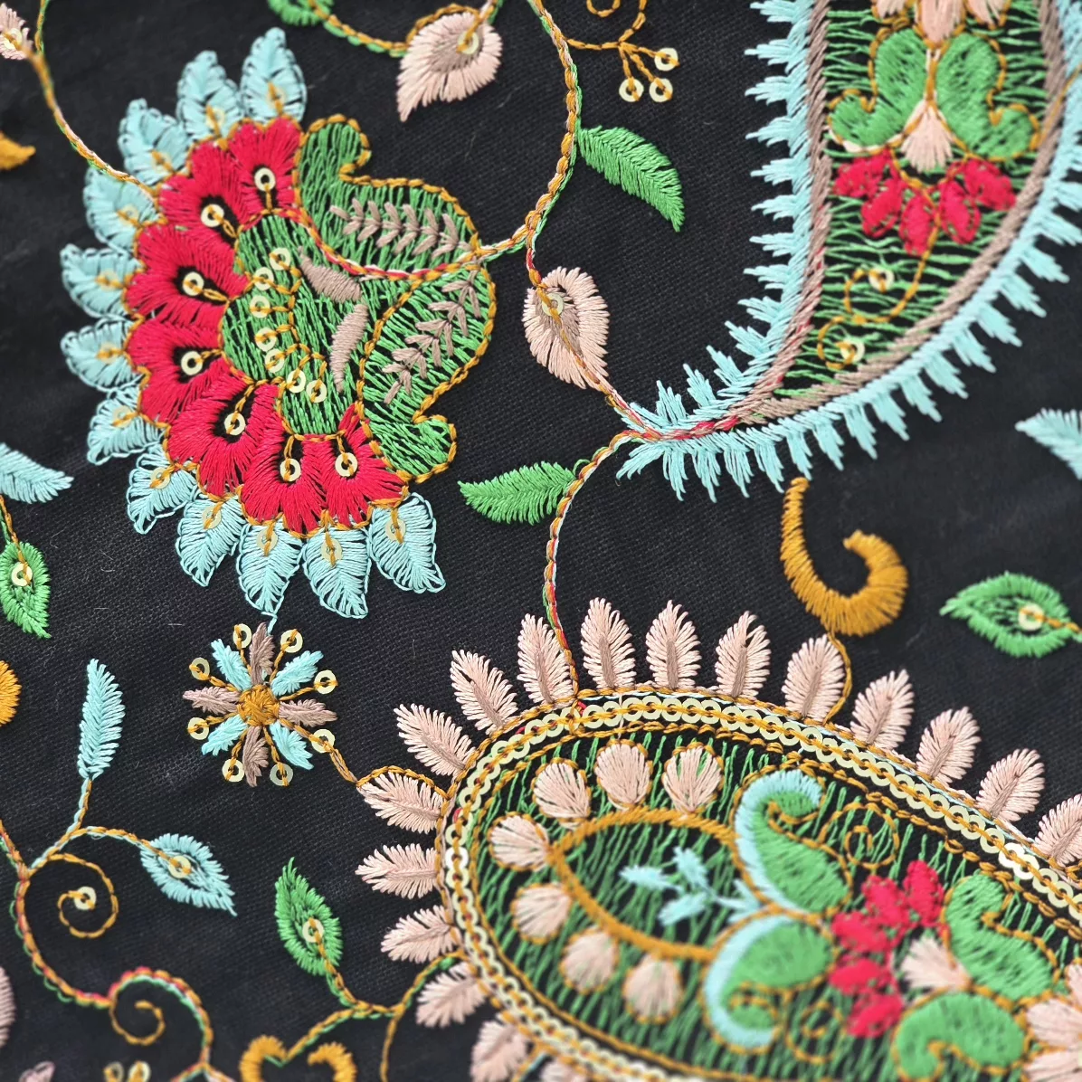 جلیقه زنانه مدل لینن سوزن دوزی کد ۰۲۸