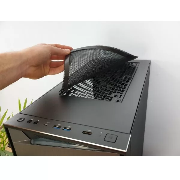 کیس کامپیوتر گیگابایت آروس مدل C300