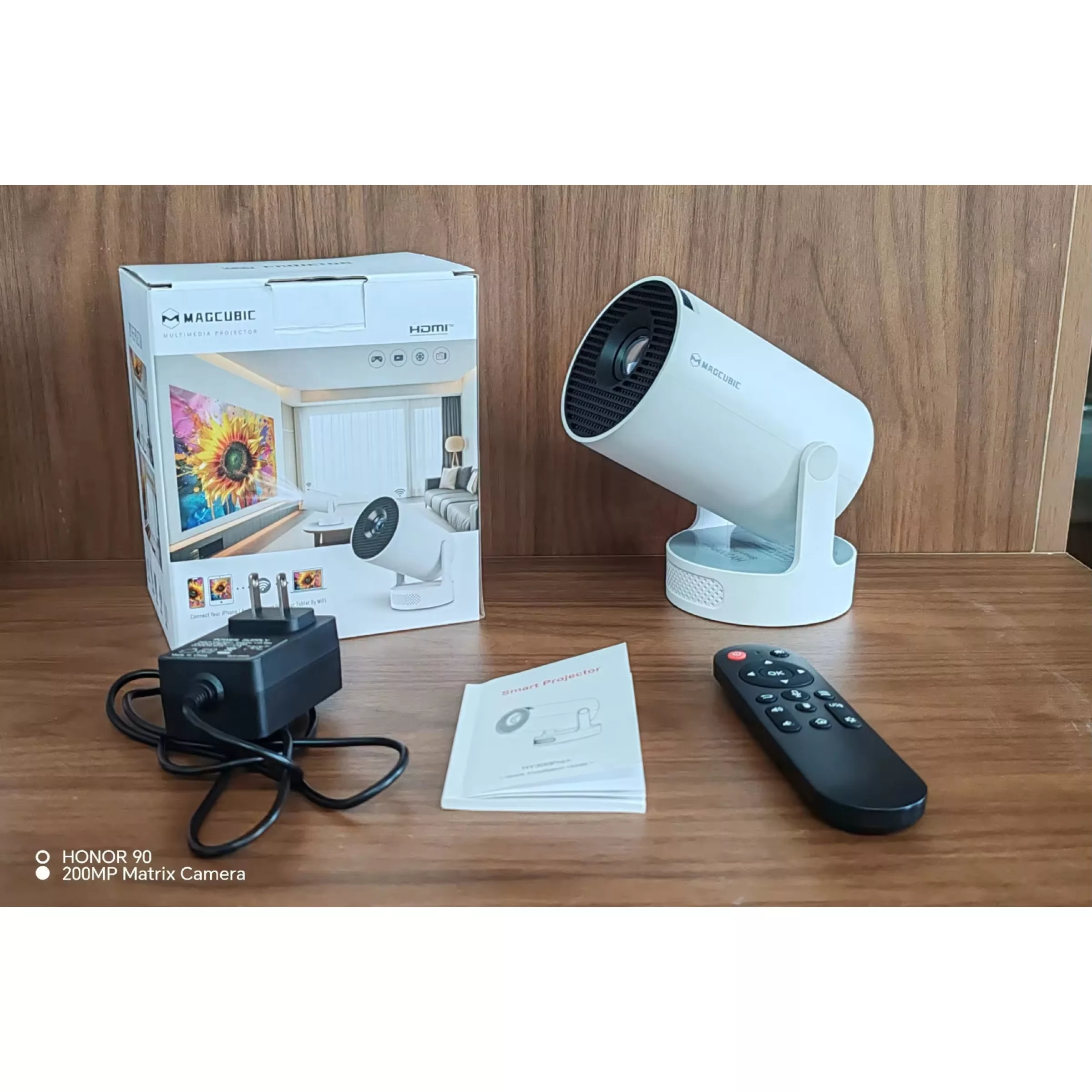 ویدئو پروژکتور مگ کیوبیک مدل HY300 Android BT-WiFi6 Pro plus