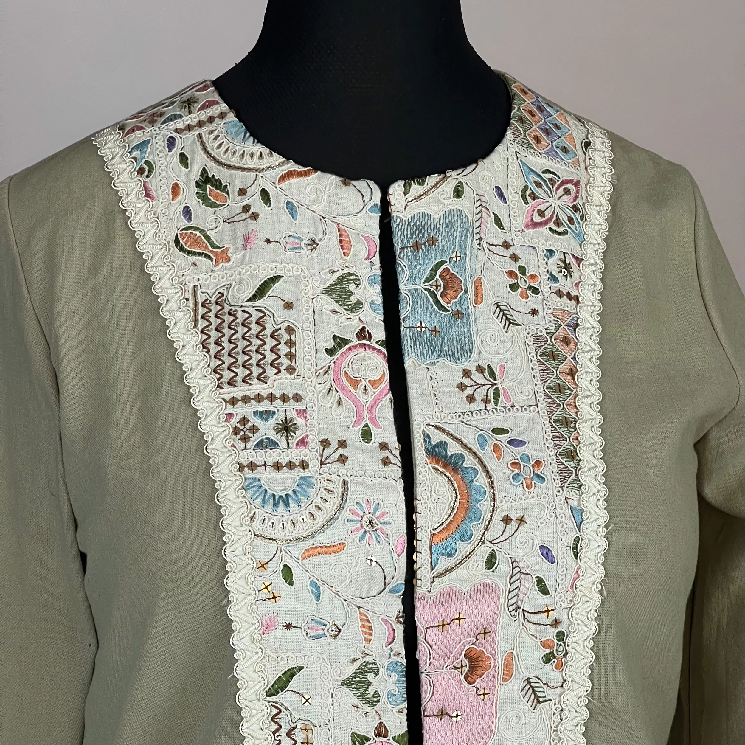 کت رسمی زنانه مدل لینن خرج کار هندی کد AK1298 رنگ سبز سدری