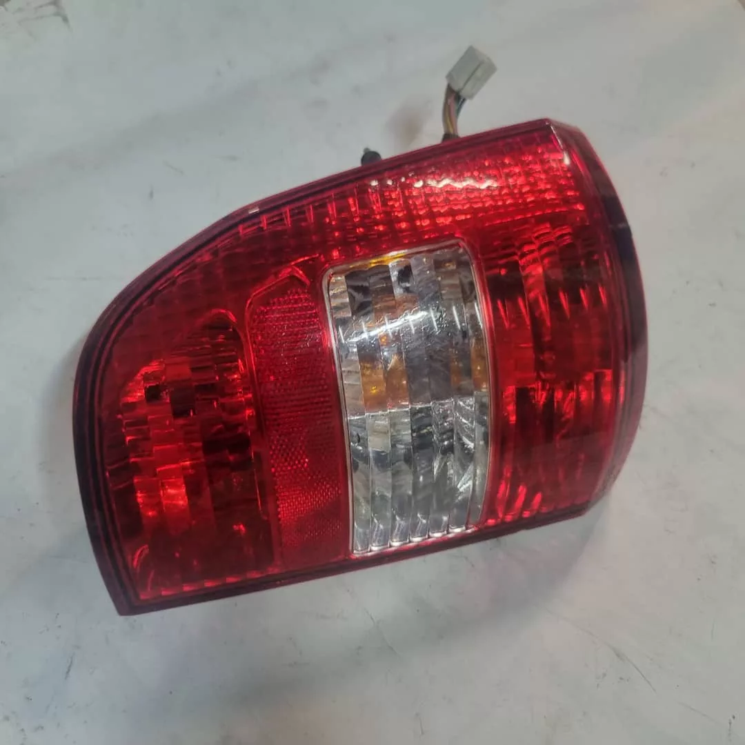 چراغ خطر عقب راست کد 563159 مناسب برای وانت 151