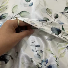 رو بالشی طرح برگ به همراه کلاه خواب و چشم بند و کش مو