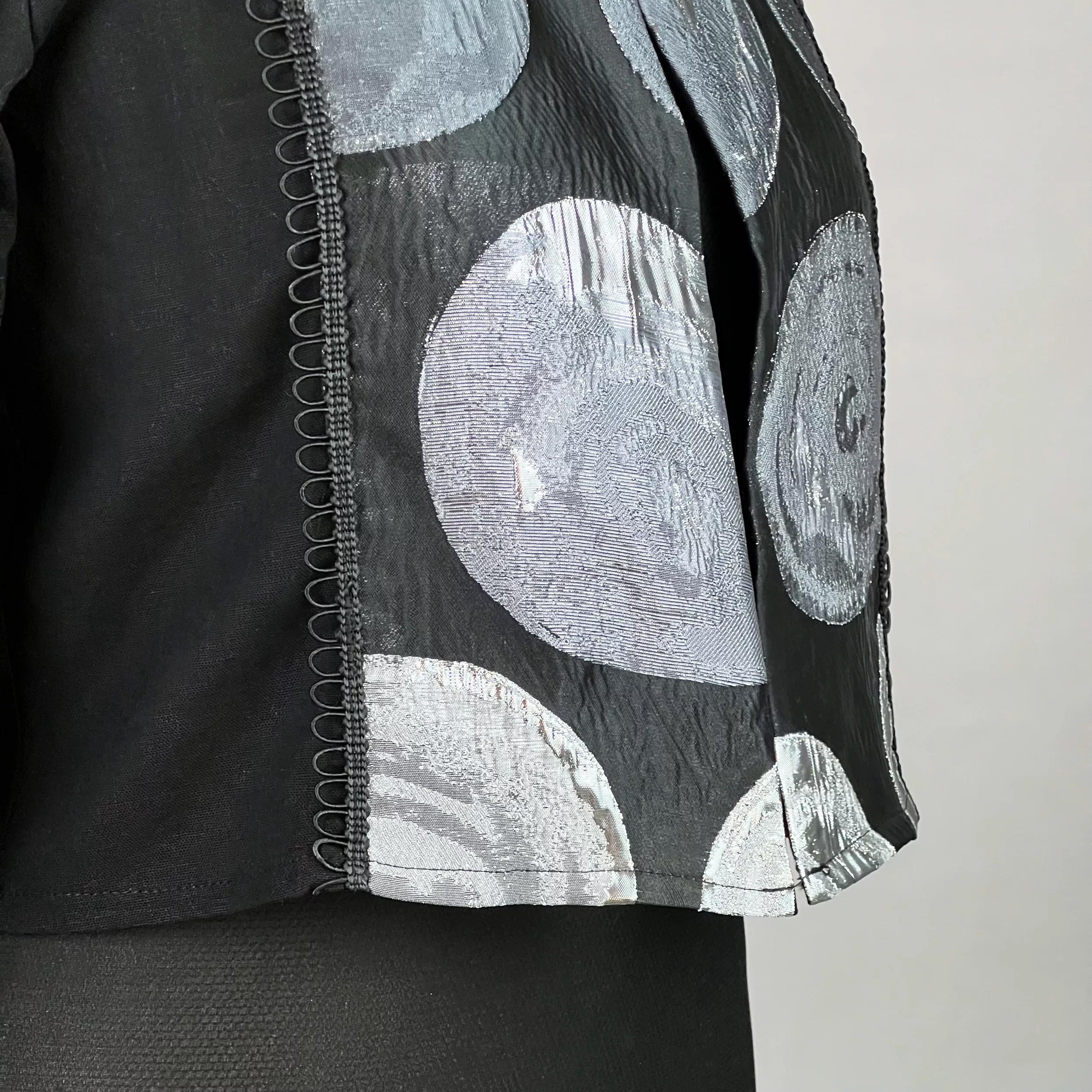 کت رسمی زنانه مدل کراپ لینن خرج کار هندی کد AK1294 رنگ مشکی
