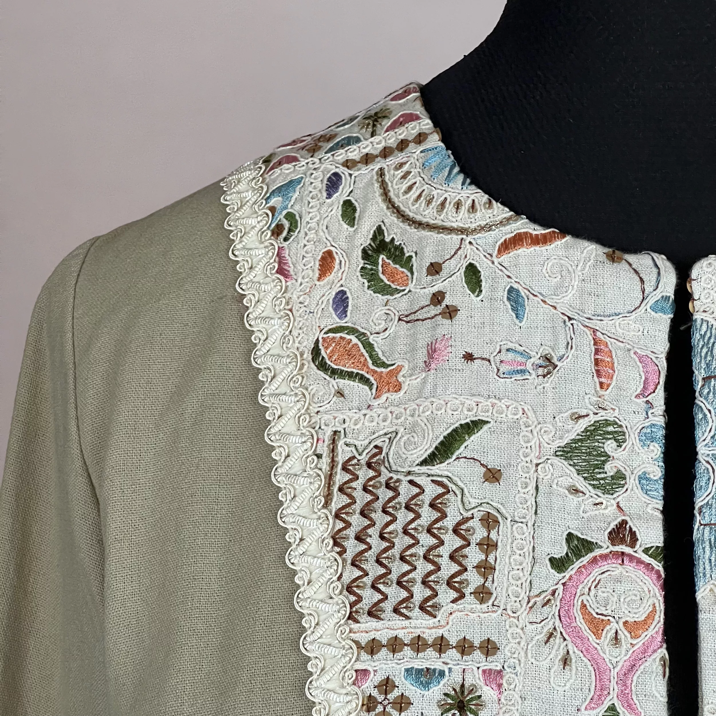 کت رسمی زنانه مدل لینن خرج کار هندی کد AK1298 رنگ سبز سدری