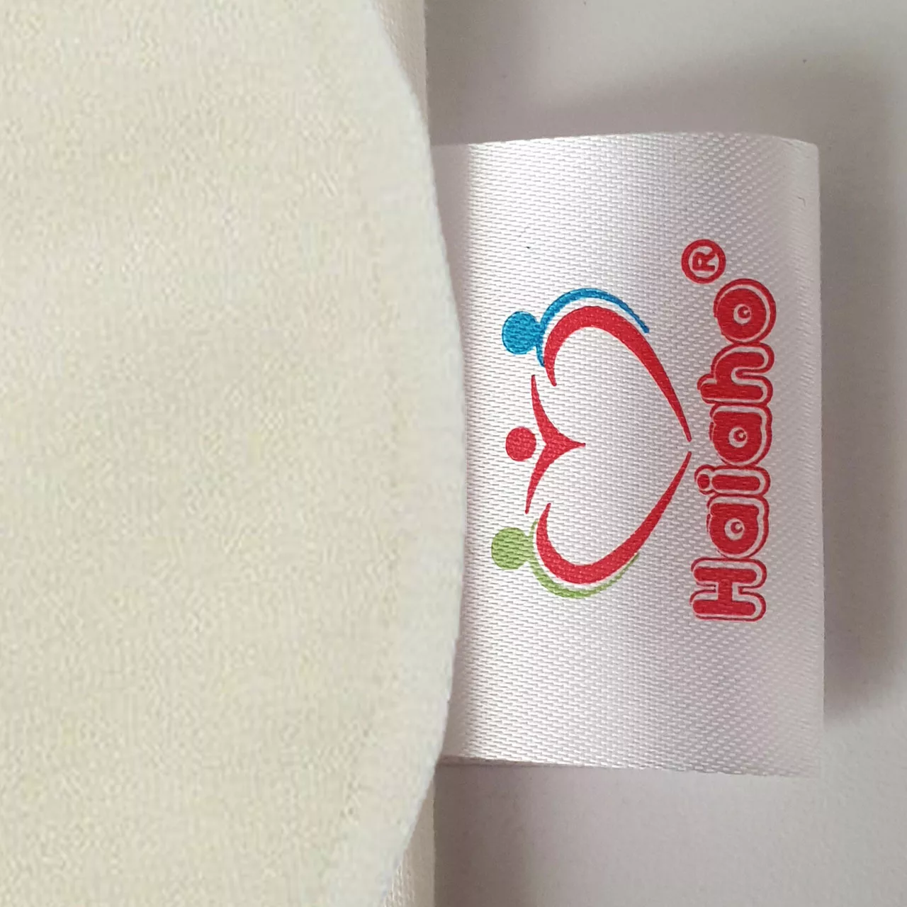 پد سینه هیاهو مدل Ultra Over Night بسته 4 عددی