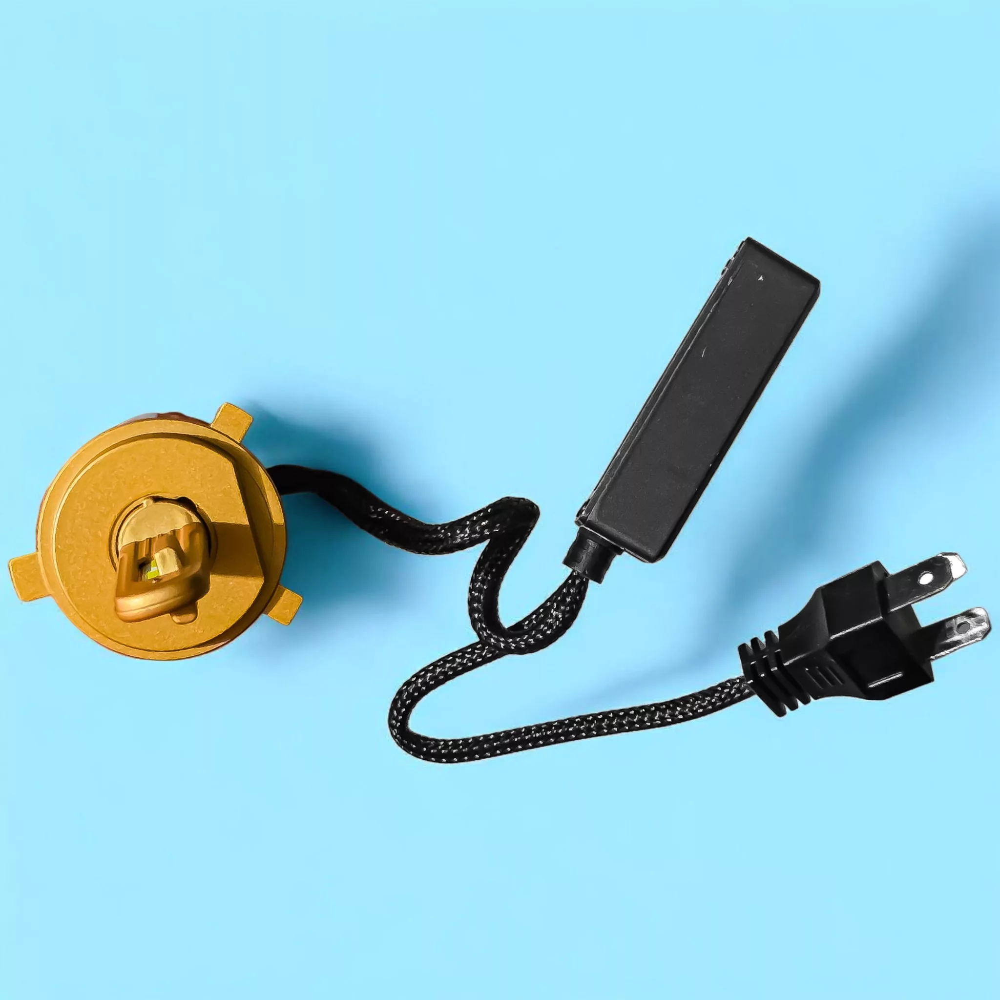 لامپ نور پایین و نور بالا چراغ جلو تک حالته بست یدک مدل یخی کد X19 پایه H4 مناسب برای پراید ۱۳۱، ۱۴۱، ۱۵۱ بسته ۲ عددی