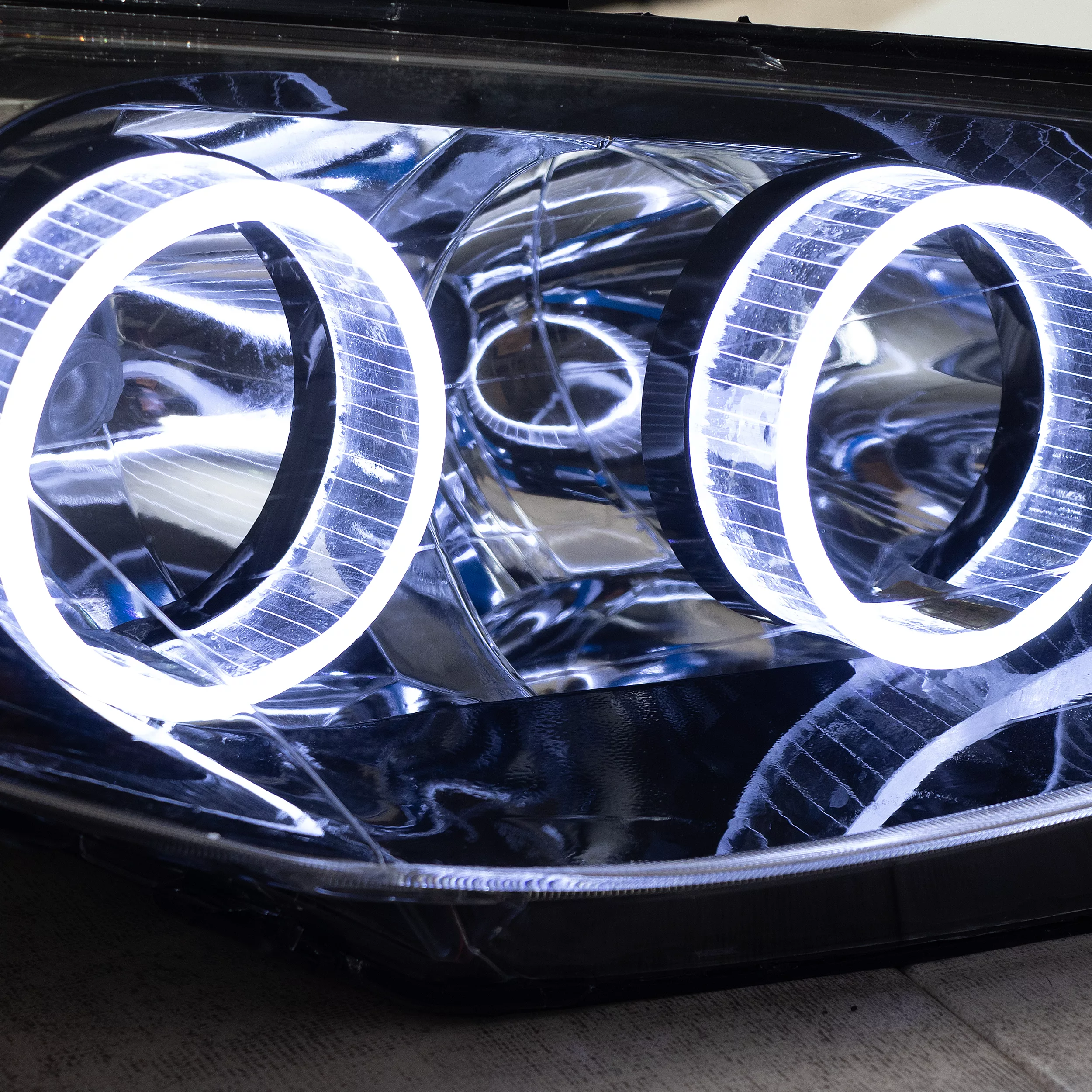 چراغ جلو خودرو گروه پژوهش صنعت مدرن مدل Pa101 مناسب برای پژو 206 بسته دو عددی