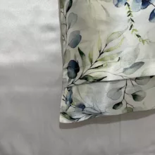 رو بالشی طرح برگ به همراه کلاه خواب و چشم بند و کش مو