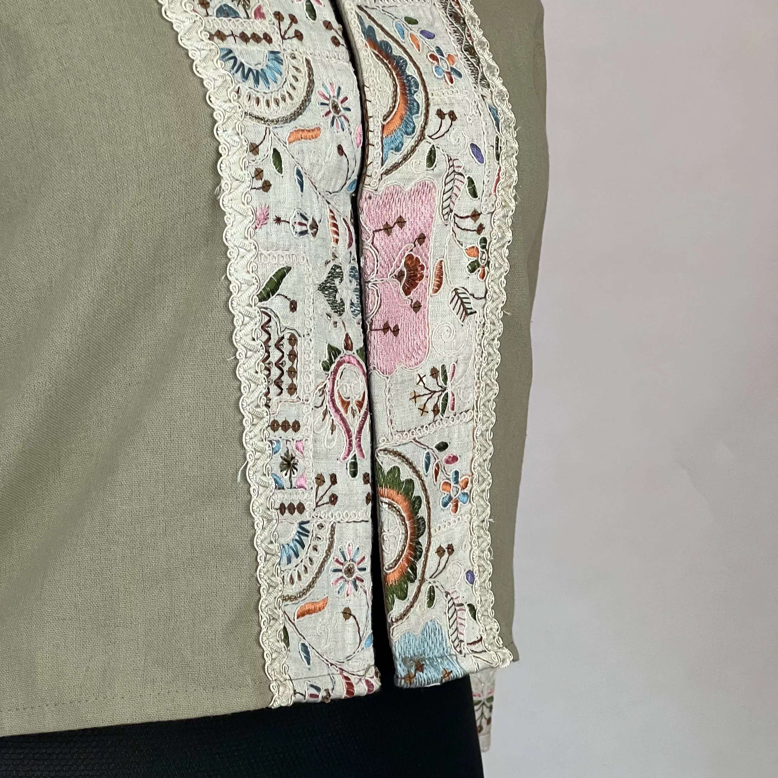 کت رسمی زنانه مدل لینن خرج کار هندی کد AK1298 رنگ سبز سدری