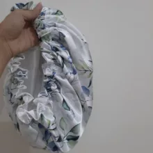 رو بالشی طرح برگ به همراه کلاه خواب و چشم بند و کش مو