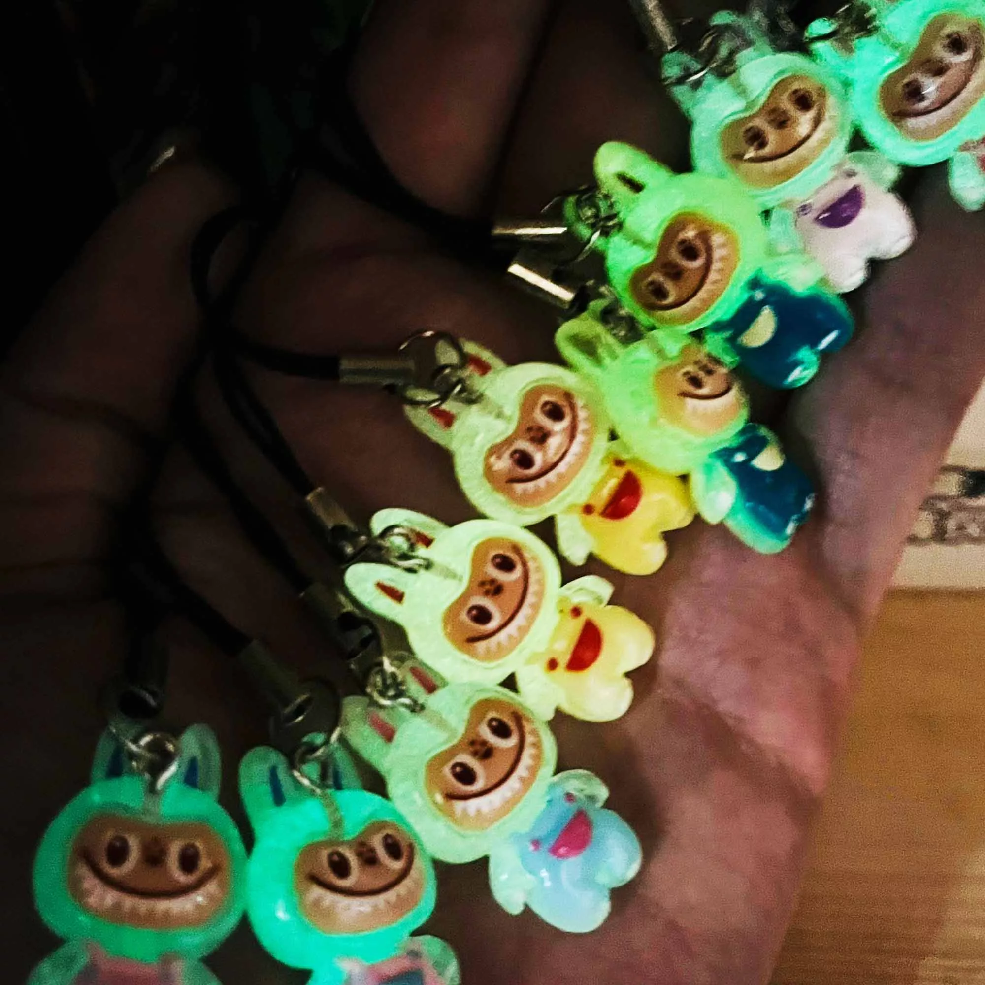 قمقمه کودک مدل لبوبو عروسکی گنجایش 0.65 لیتر همراه آویز