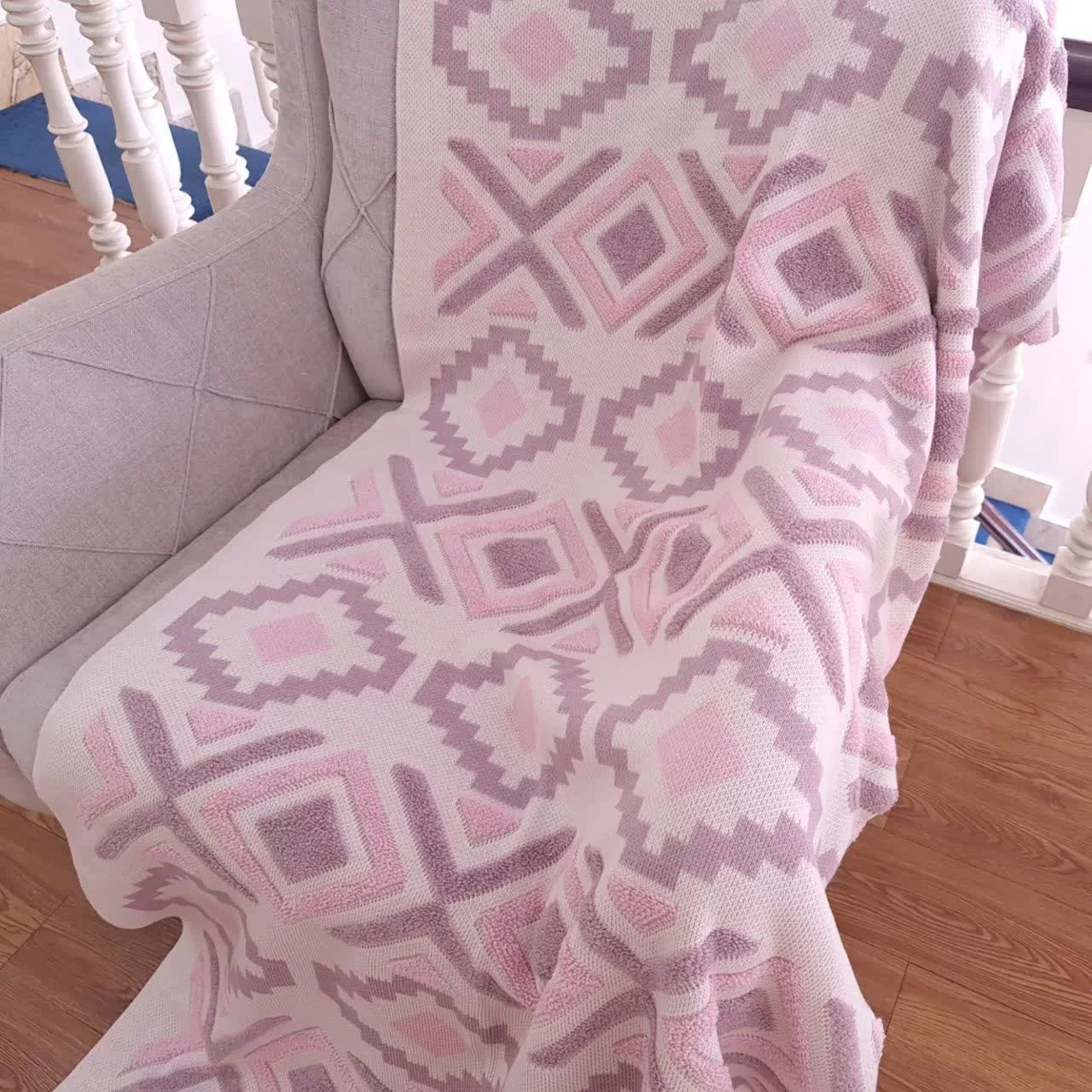 شال مبل و تخت مدل پانچدوزی سایز 142×175 سانتیمتر