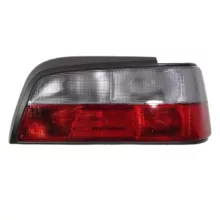 چراغ خطر عقب راست کد 0526 مناسب برای پژو پارس