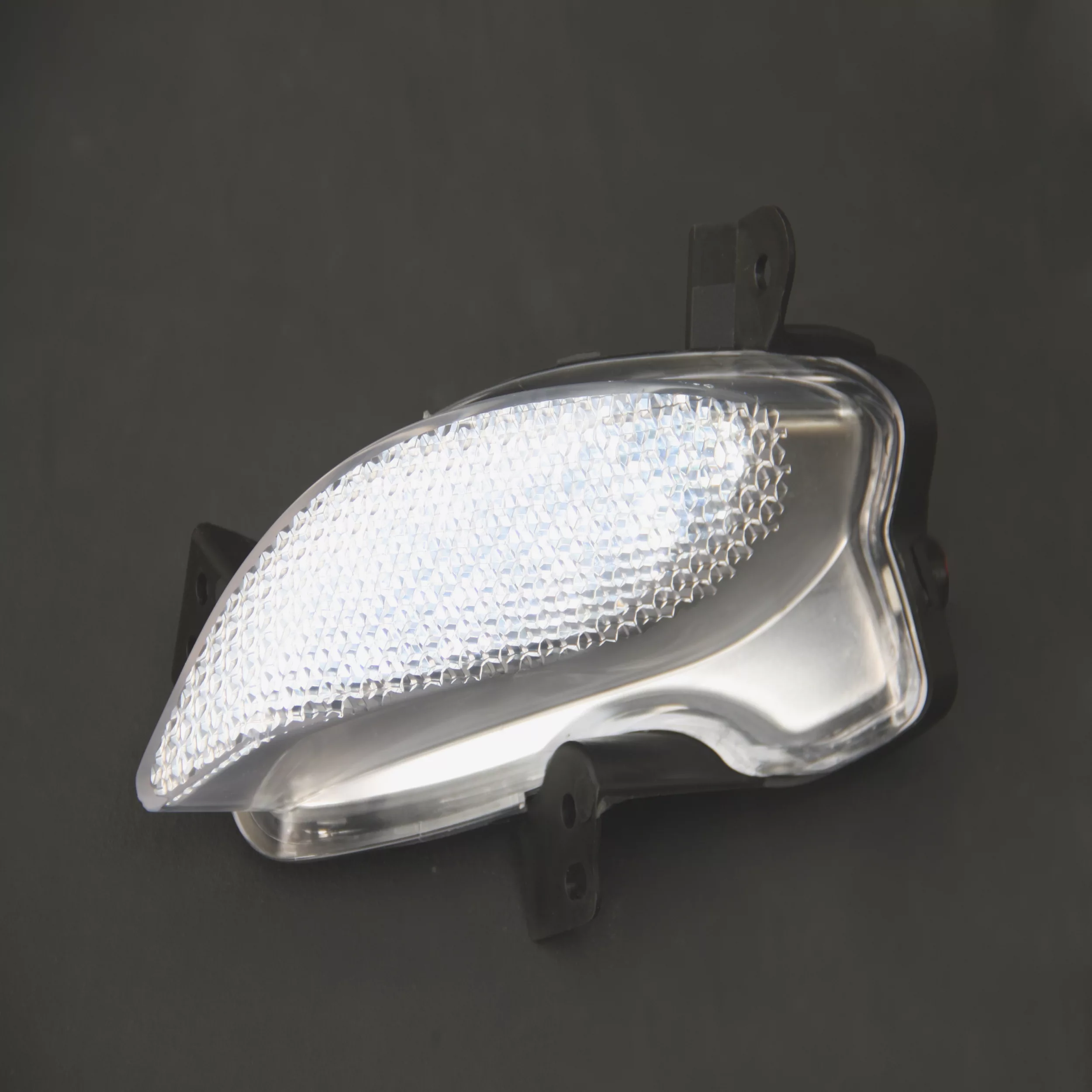 چراغ دیلایت جلو ام پی مدل mp-007 مناسب برای کوییک و ساینا اس بسته 2 عددی