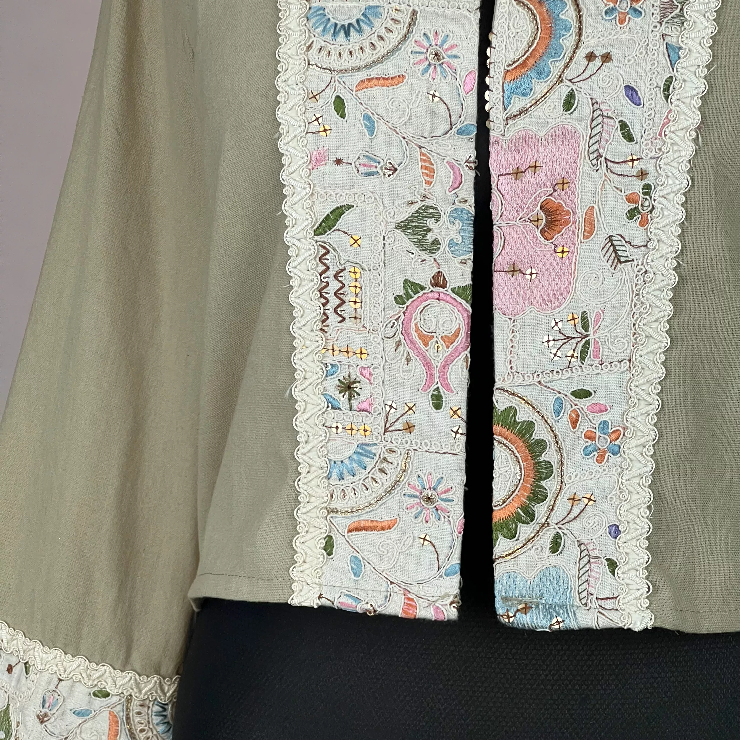 کت رسمی زنانه مدل لینن خرج کار هندی کد AK1298 رنگ سبز سدری